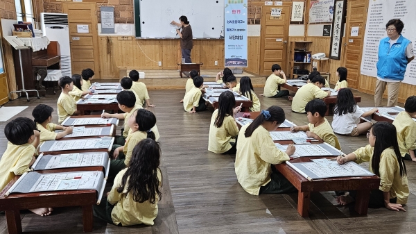 상사면 자람학교에서 진행된 탁본족자 만들기 체험사진