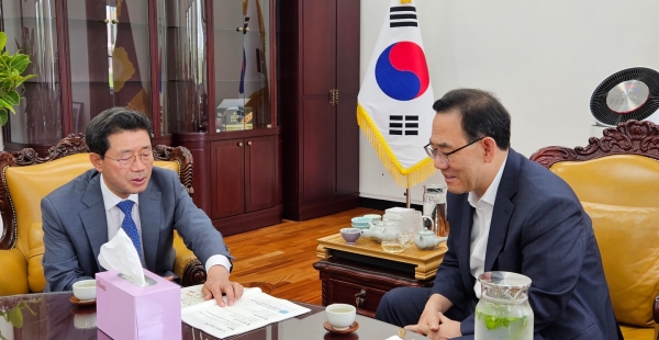 주호영 국회 부의장을 방문하고 있는 정인화 광양시장 모습