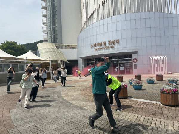 안전한국훈련을 진행하고 있는 여수광양항만공사 모습