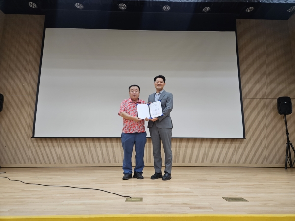 이날 이현택 회장은 이기장 뉴스깜 대표를 청년권익위원회 자문위원장으로 위촉했다.
