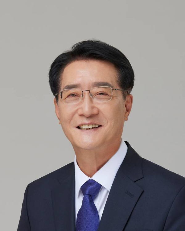 박우량 신안군수. 박 군수는 기간제 공무원 채용과정에서 청탁 등 부당하게 관여한 혐의로 재판에 넘겨지며 27일 대법원 집행유예 확정에 따라 직을 상실 했다.