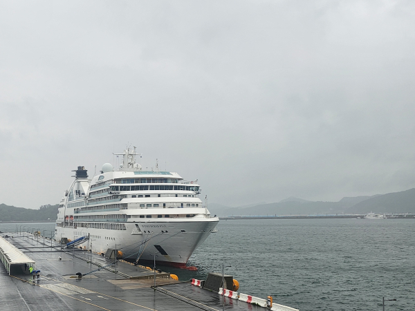 일본 MOL 선사의 크루즈선 ‘미츠이 오션 후지(MITSUI OCEAN FUJI)’호 여수항 입항 사진