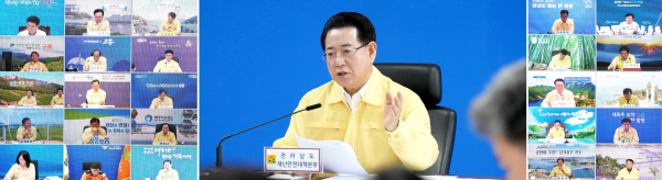 김영록 전남지사는 지난 18일 22개 시장·군수와 집중호우 대처상황 점검회의를 갖고 모든 행정력을 총 동원해달라고 당부했다.
